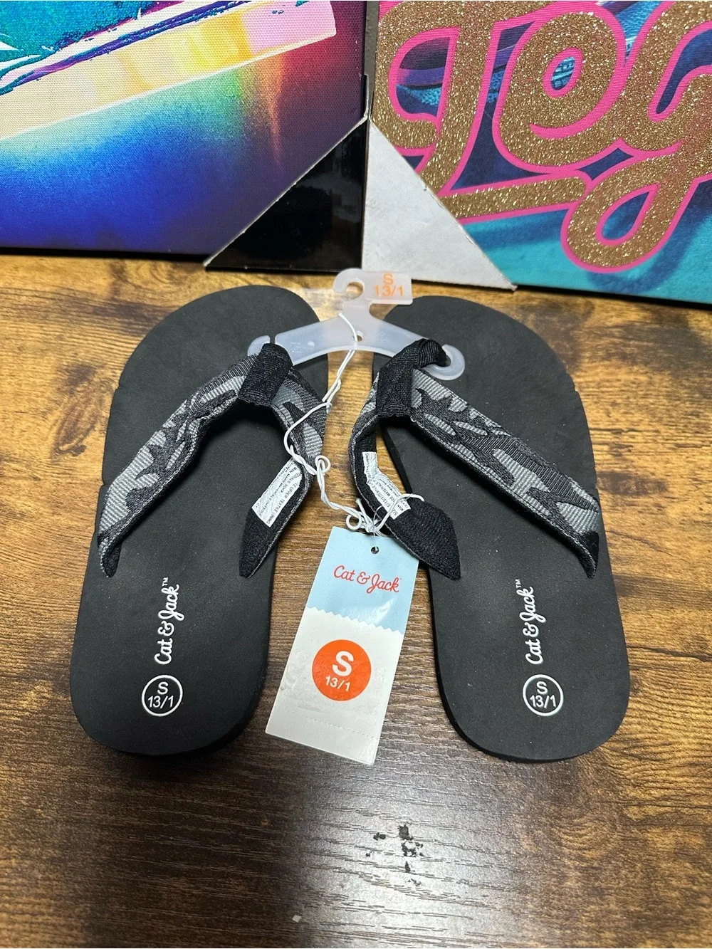 NEW Cat & Jack Boys  Cal Slip-On Thong Sandals Size Small 13/1